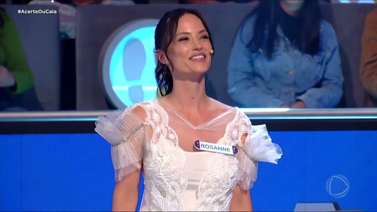 Veja como foi o momento que Roger Moreira derrubou Rosanne Mulholland no 'Acerte ou Caia!'