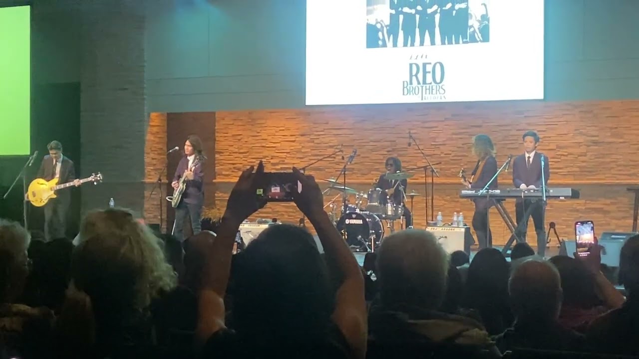 Reo Brothers - Bee Gees love songs medley