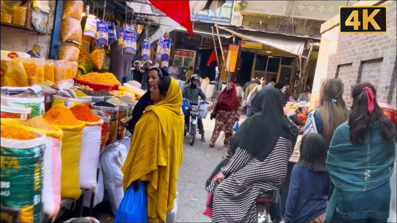 Exploring Lahore’s Streets 🇵🇰 | Shopping Madness & Busy Street Walking Tour (4K)