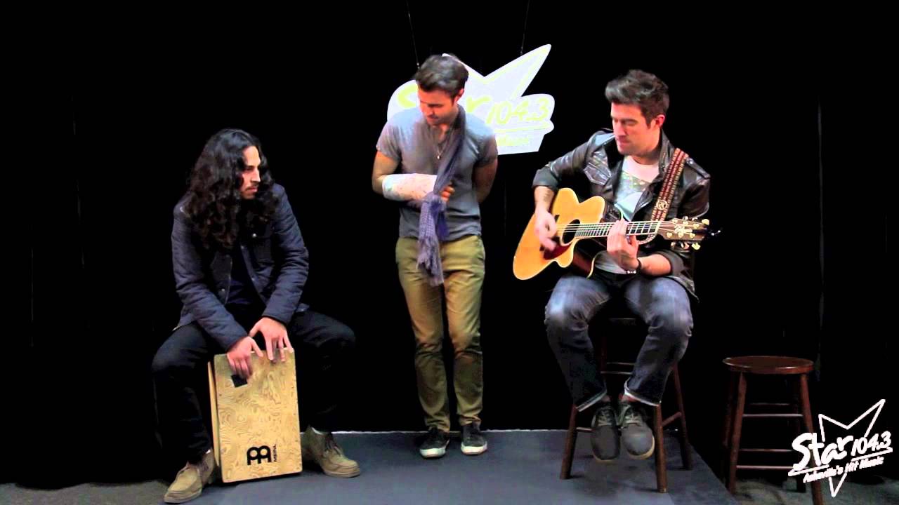 Kris Allen sings 