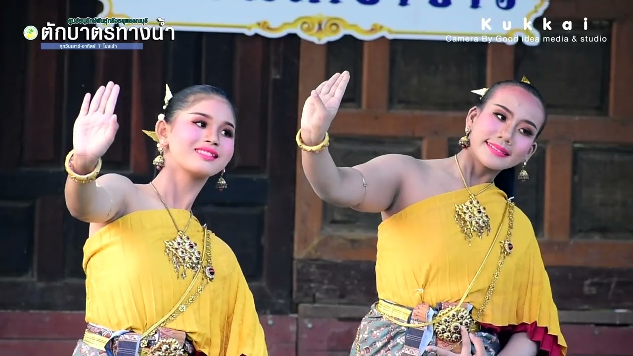 การแสดงของโรงเรียนบ้านท่าเสด็จ ในชุดการแสดงระบำอยุธยา 02