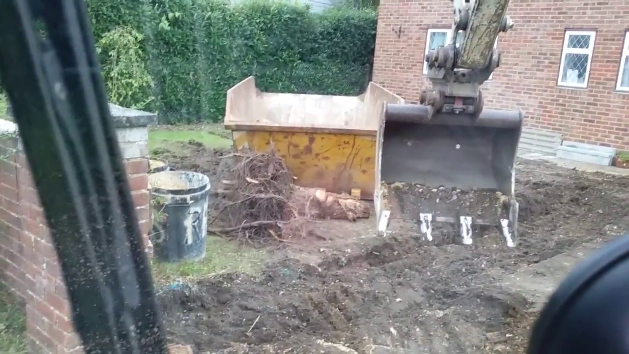 Driving takeuchi TB125 mini digger part 2 29.7.17