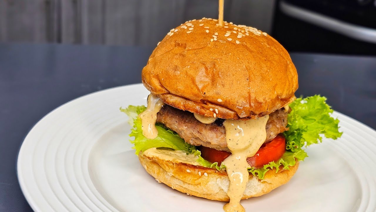 Chicken Burger unaandaa kwa dakika chache sana. Taaamu