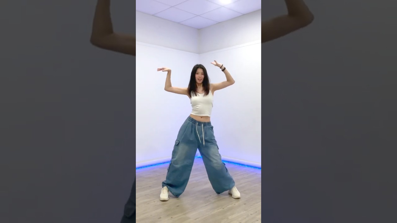 [MIRRORED] KATSEYE - ‘MILKSHAKE’ Dance Cover (GAP ad) 👖