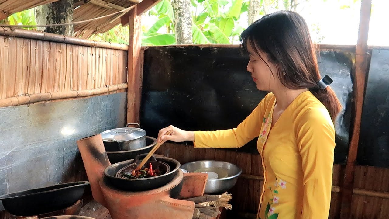 Em gái đến nhà chơi chỉ có món Thịt Kho Queo với Rau Muống Xào  | Thôn Nữ Miền Tây