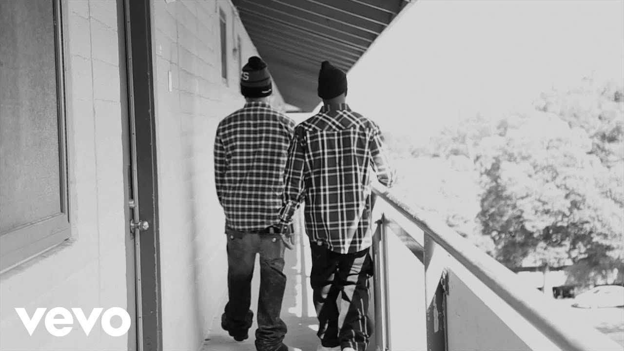 Vellione - Hennessy Don't Help ft. 4rAx