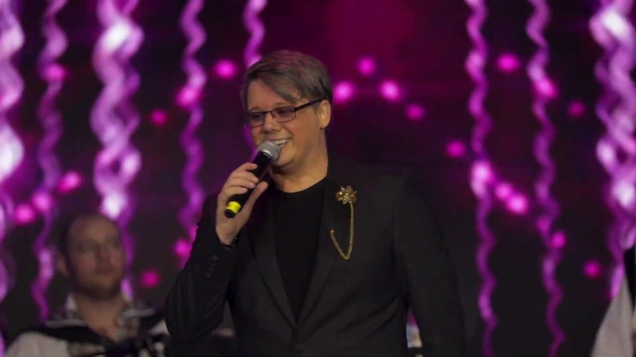 FUEGO - LA MULȚI ANI, PAHARUL SUS!
