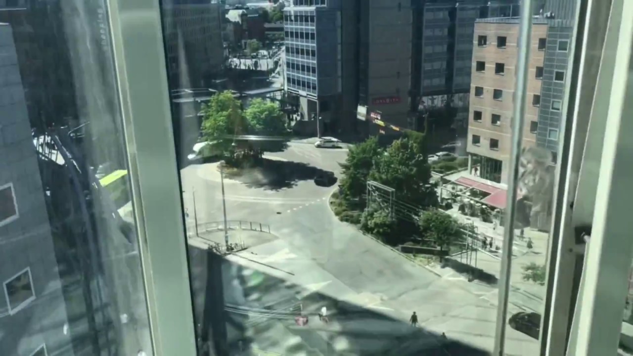 Utsikt fra glassheisen på Oslo Plaza, fra 1. til 34. etasje. // Glas elevator, 33 floors