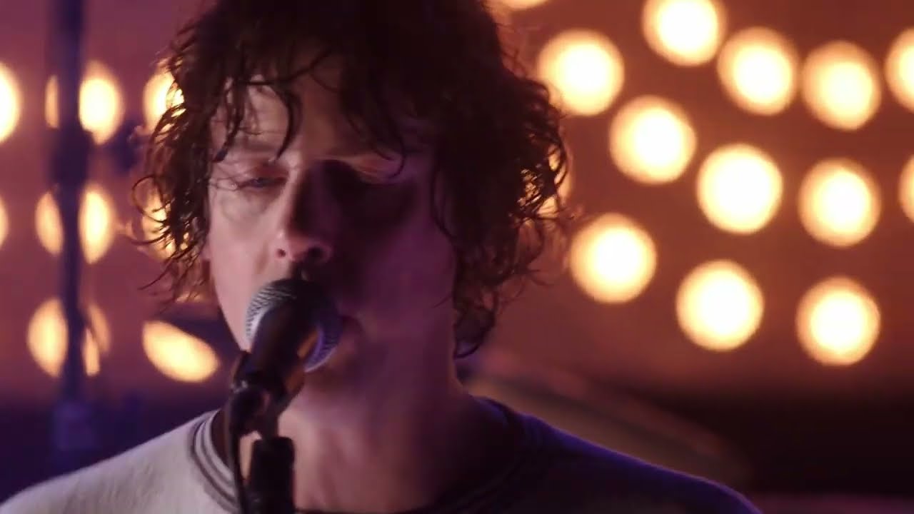 Razorlight - Who Needs Love? (Live 2021)