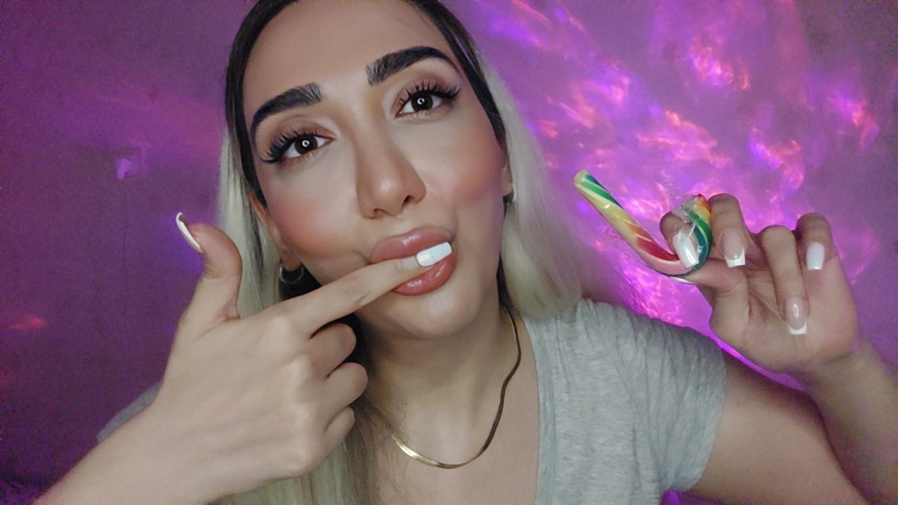 ASMR Nibbling Sounds ( spoolie , pen noms , fingers , lollipop)