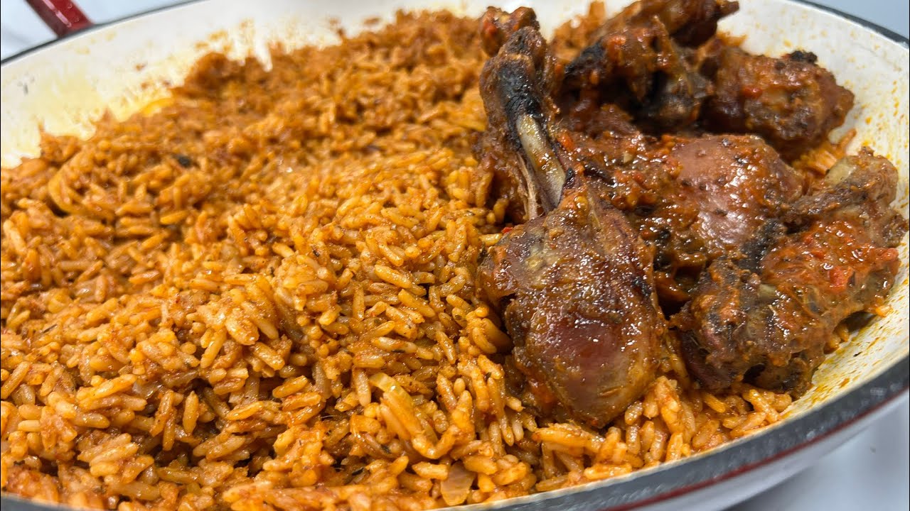 HOW TO MAKE PERFECT NIGERIAN JOLLOF RICE AT HOME | RICH, TASTY & FOOLPROOF RECIPE