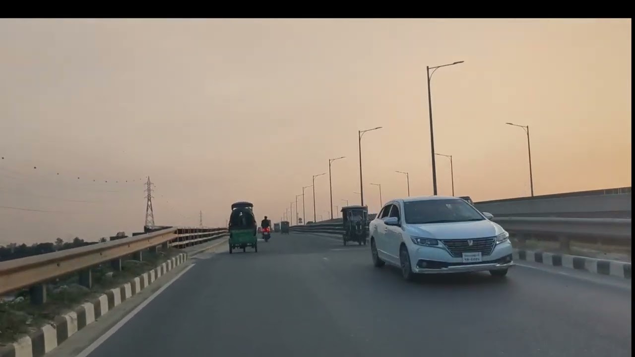 টাকা মানুষকে বড়লোক বানাতে পারে ভদ্রলোক নয় । 
