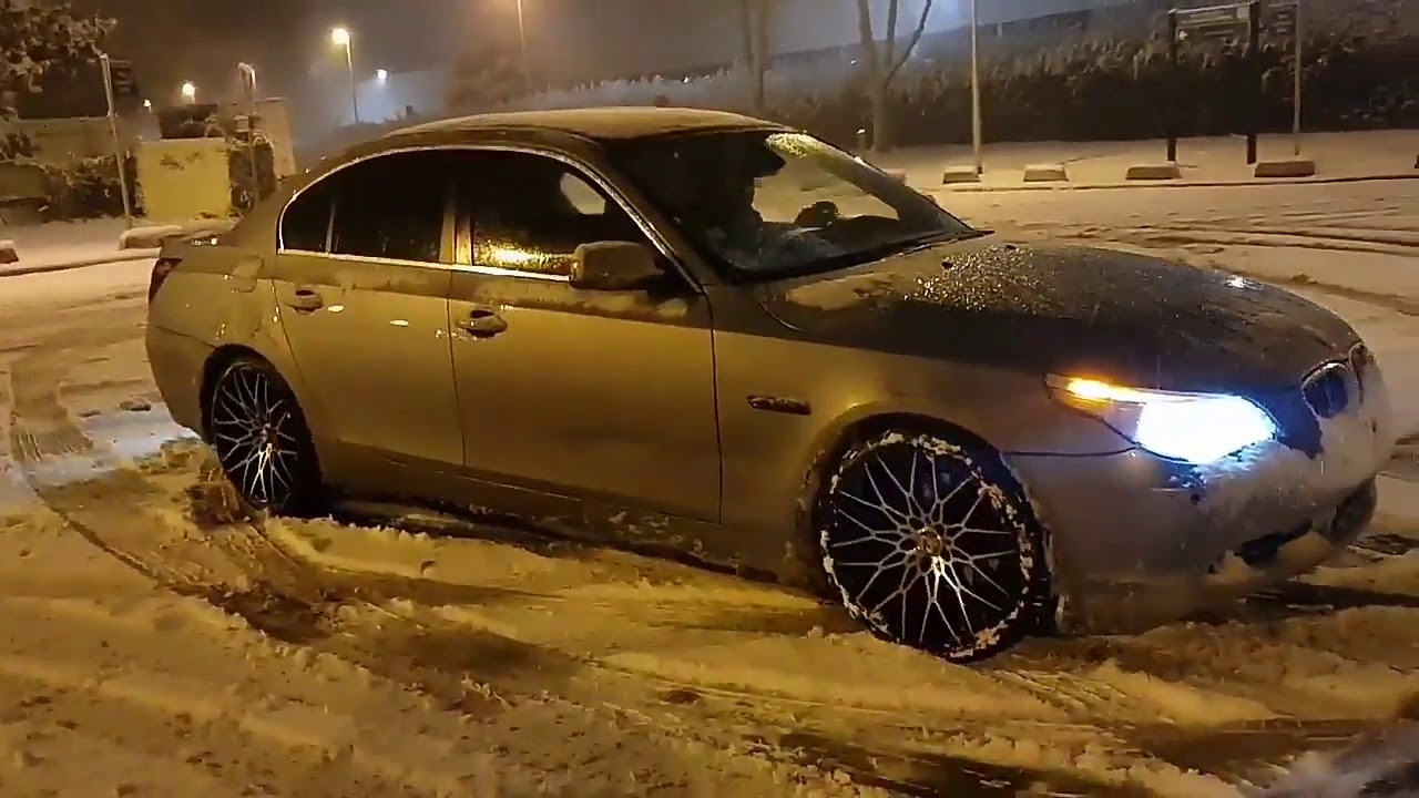 BMW e46 drift pe zăpadă