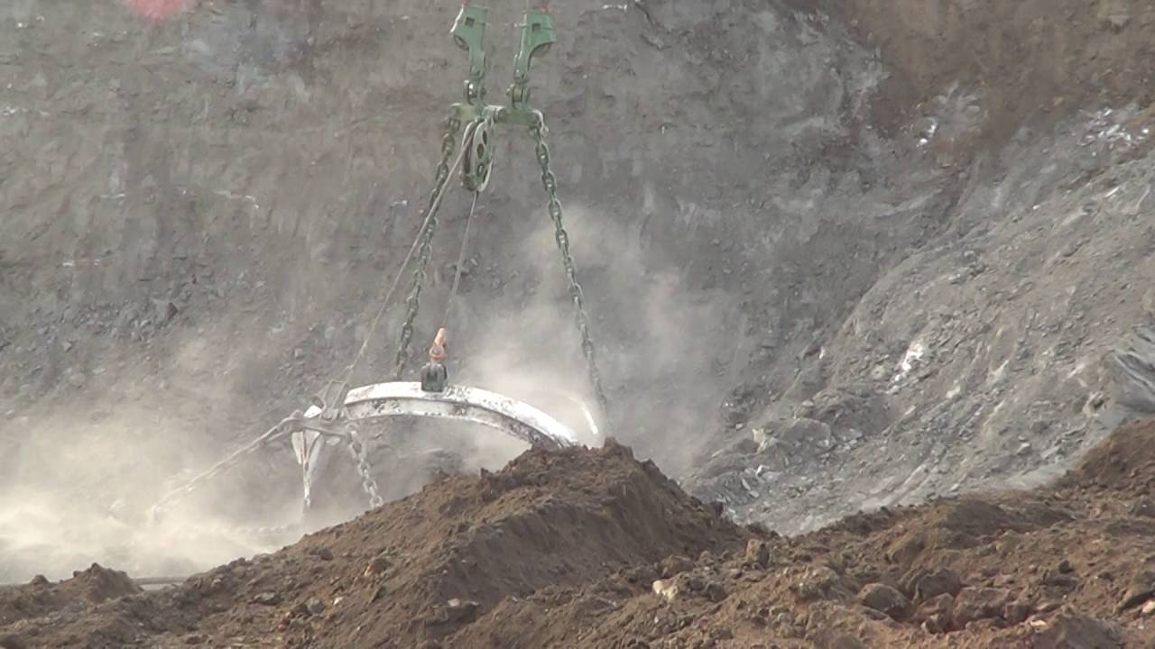 VR Taper Bucket in free-dig operation