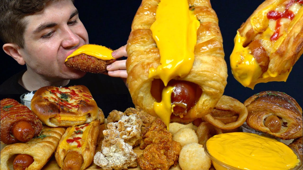 Круассан ASMR MUKBANG с сыром, колбасками, хрустящими куриными и луковыми кольцами | с сыром