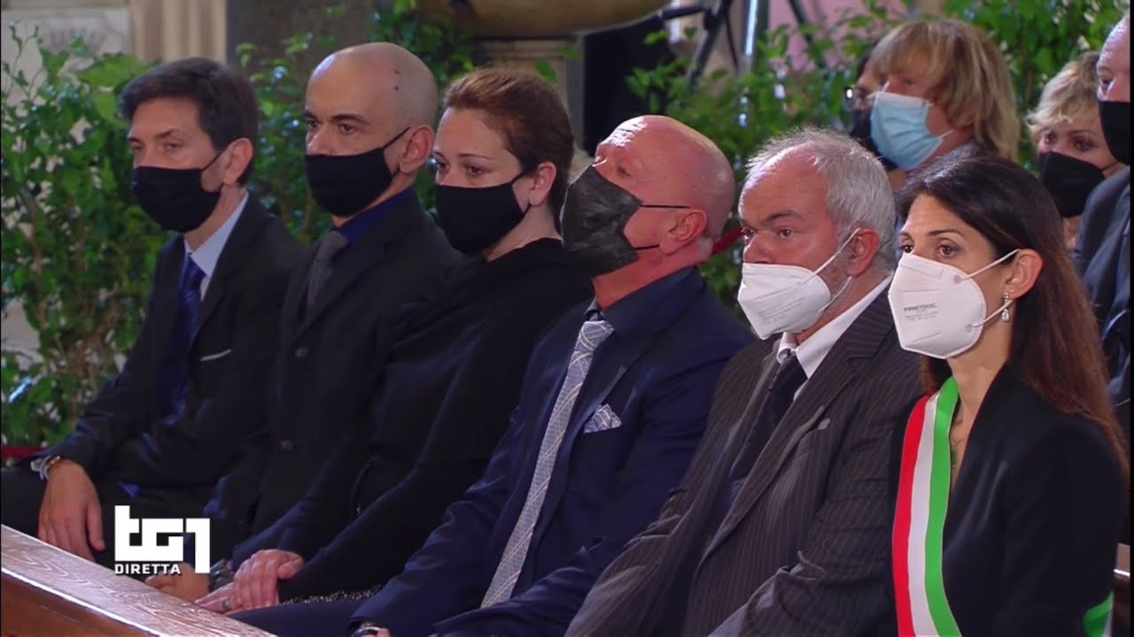 La sorpresa di Padre Pio per Raffaella Carrà. L'urna sarà a San Giovanni Rotondo. Immagini RAI