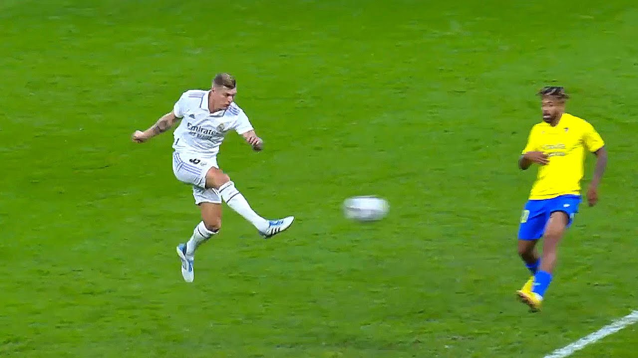 Toni Kroos is the PERFECT MIDFIELDER