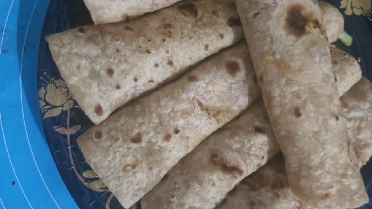Mahira's Kitchen  ||Chicken Cheese Roll ||#ramzan #food #recipe 