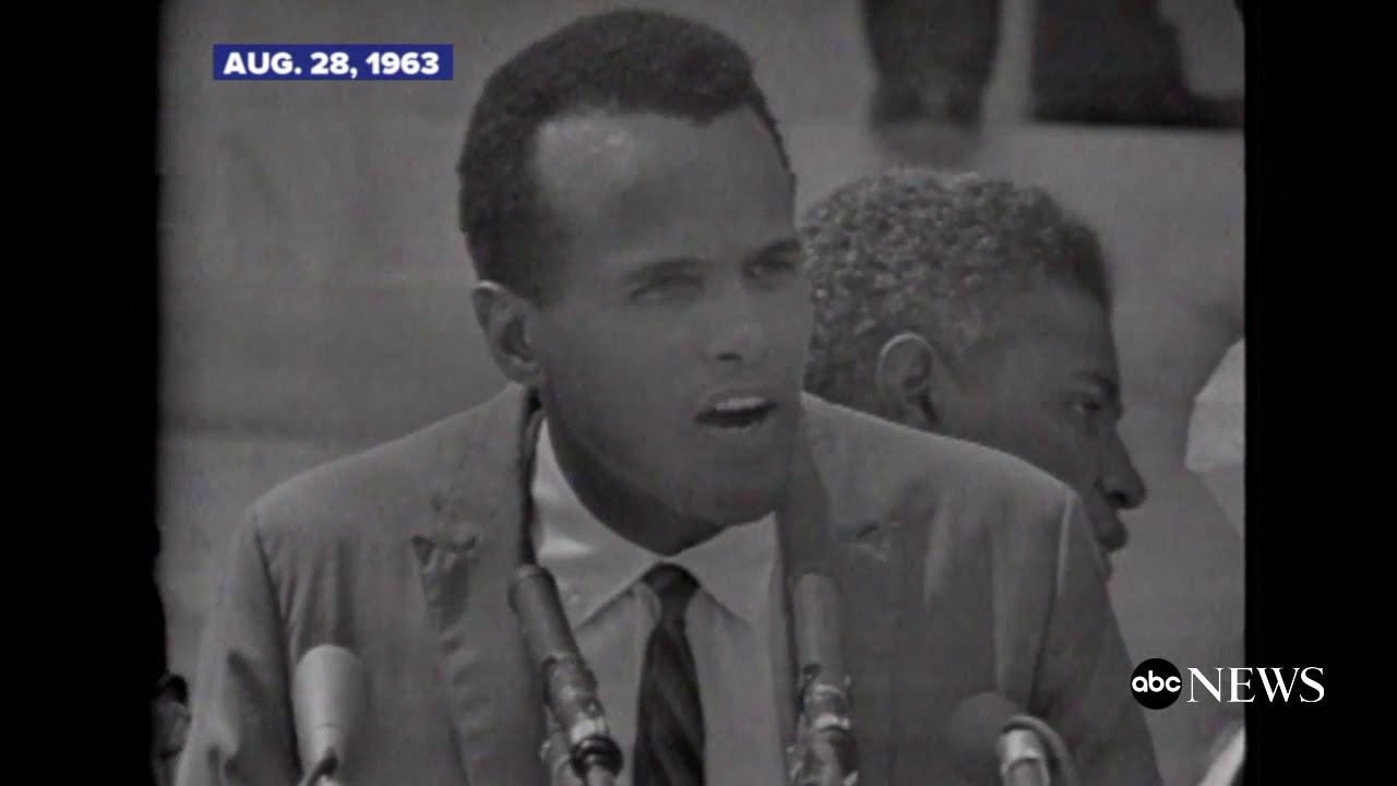 HARRY BELAFONTE prend la parole lors de la MARCHE SUR WASHINGTON (28/08/63)