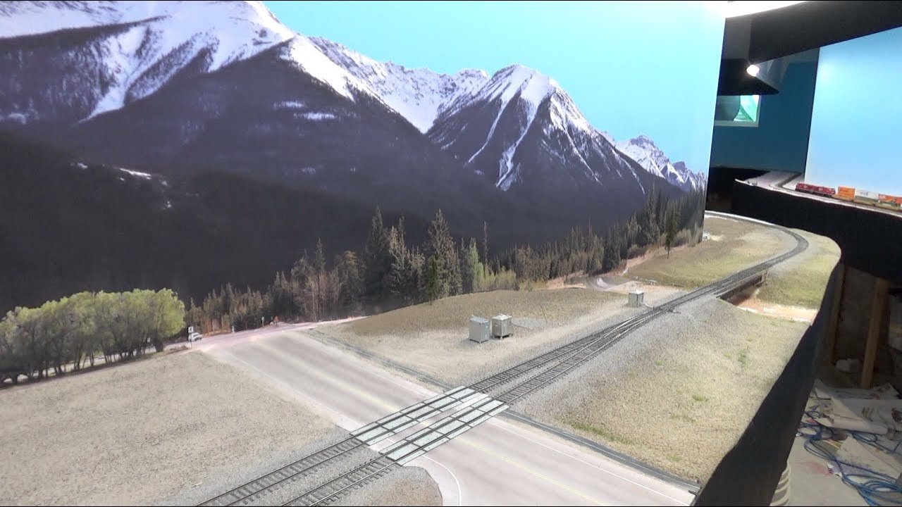 Layout Update - April 2020: Road Crossing, Signal Bungalows, Scratch Built Speeder Shed...