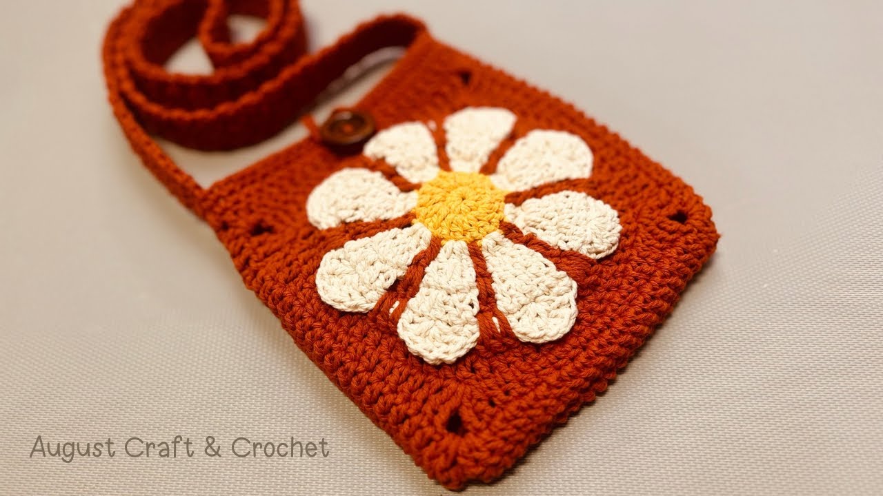 Retro daisy granny square Crochet crossbody bag. Very cute Crochet bag. August Craft & Crochet.