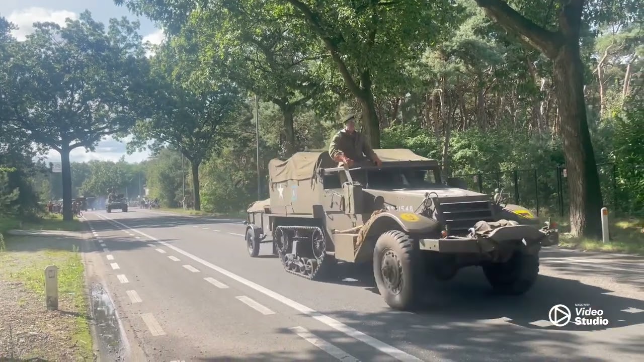 Oude legervoertuigen voor bevrijding Lommel