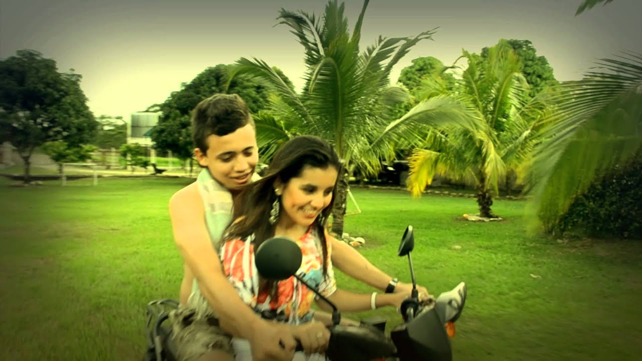 DANIELA  - VACACIONES DE VERANO -  (Video Oficial) 2012