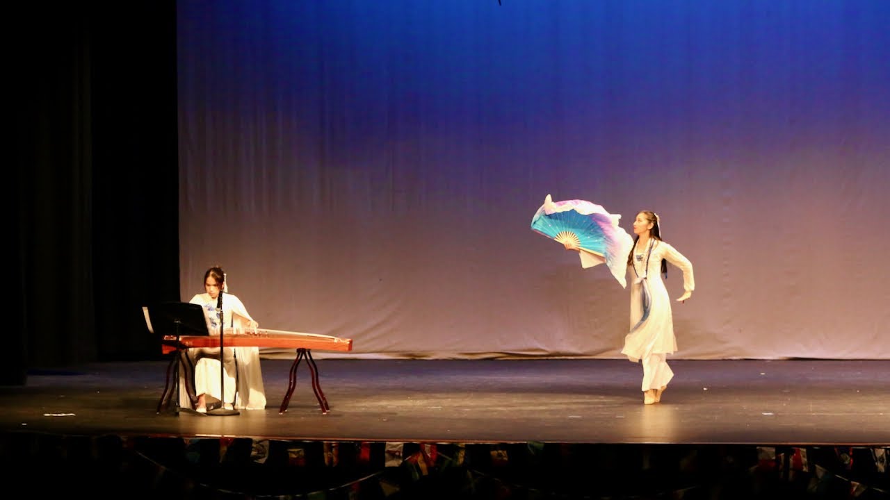 Brushwork of Mountains and Rivers 扇舞丹青 20230224