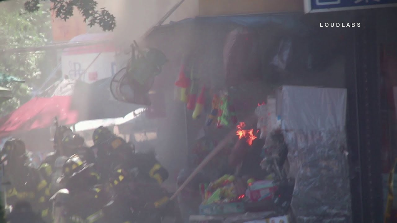 Folks Running & Screaming From Fire | FDNY Box: 2686 3 Alarms