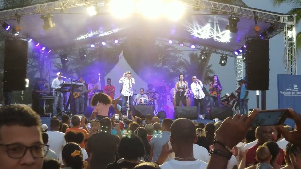 Fernando Villalona - Baile En La Calle De Noche En Vivo En El Malecón de santo domingo Este 2023
