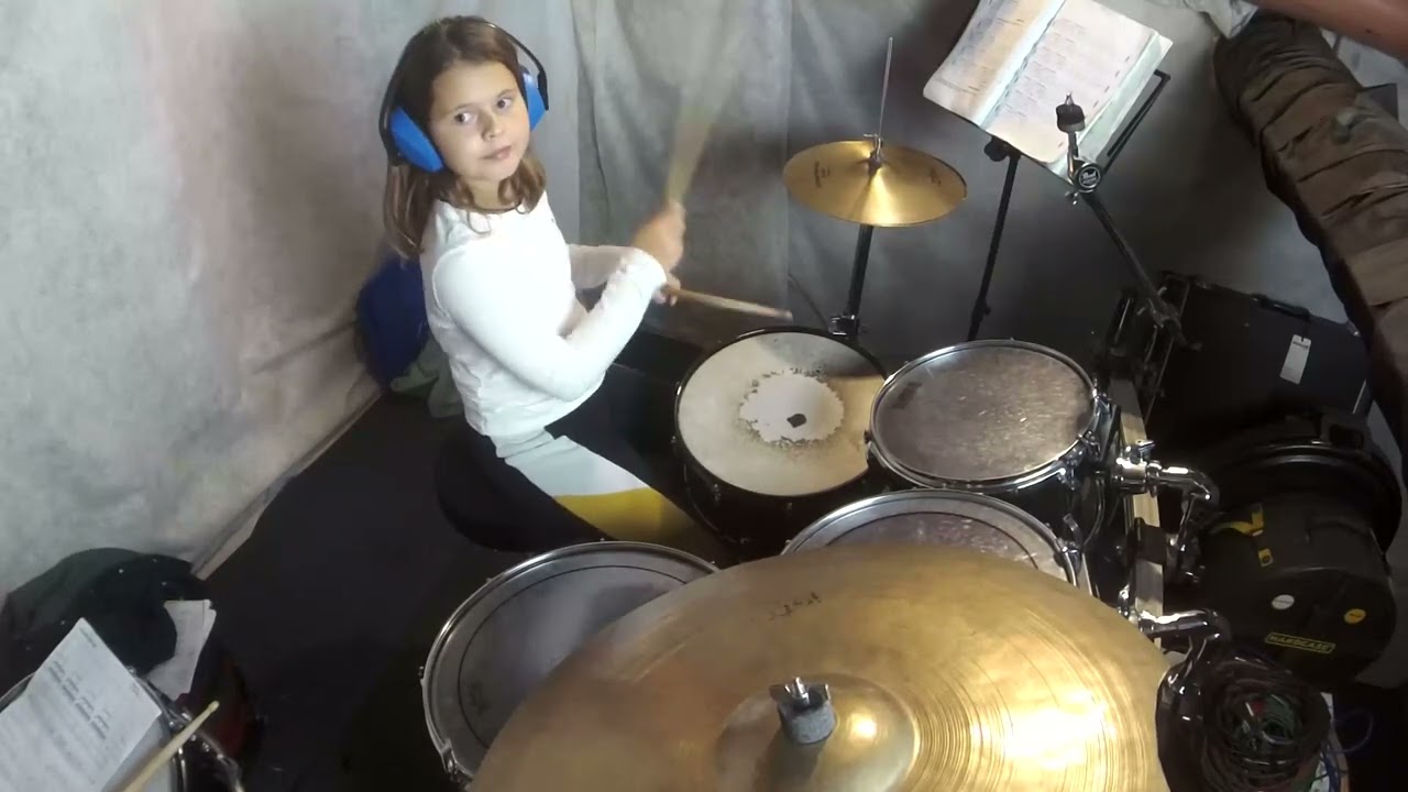 SZKOŁA ROCKA -Lekcja perkusji Amelka. Nauka gry na perkusji, kurs perkusji. Zacznij DZIŚ.