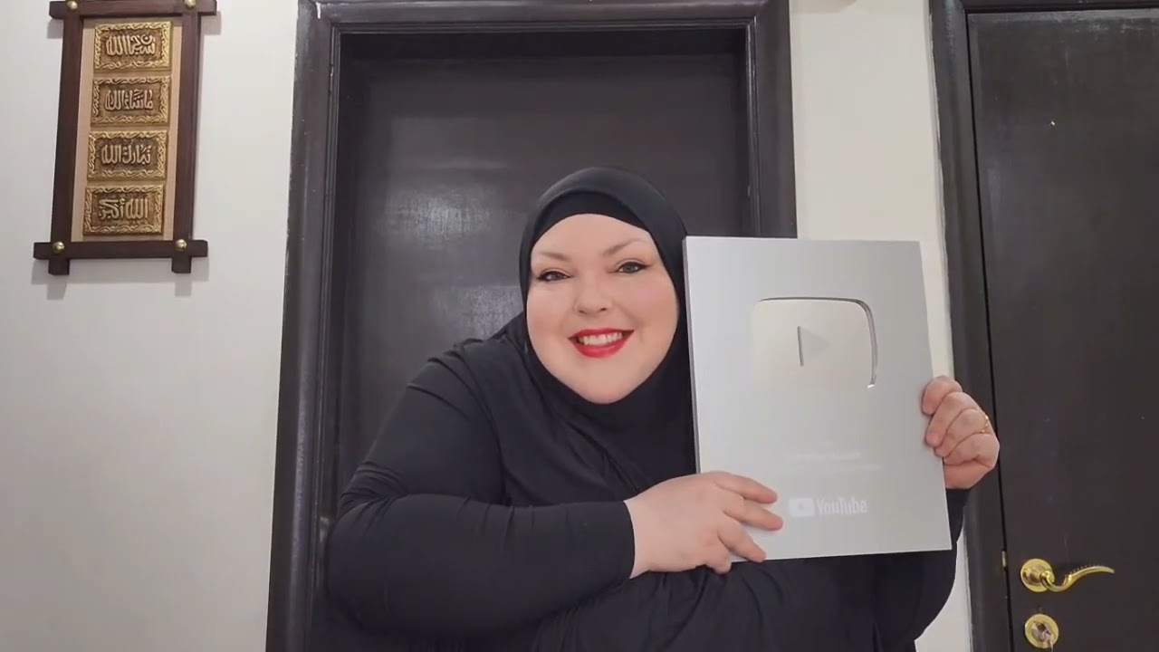 #EverydayMiraiam scams YouTube for a fake silver playbutton