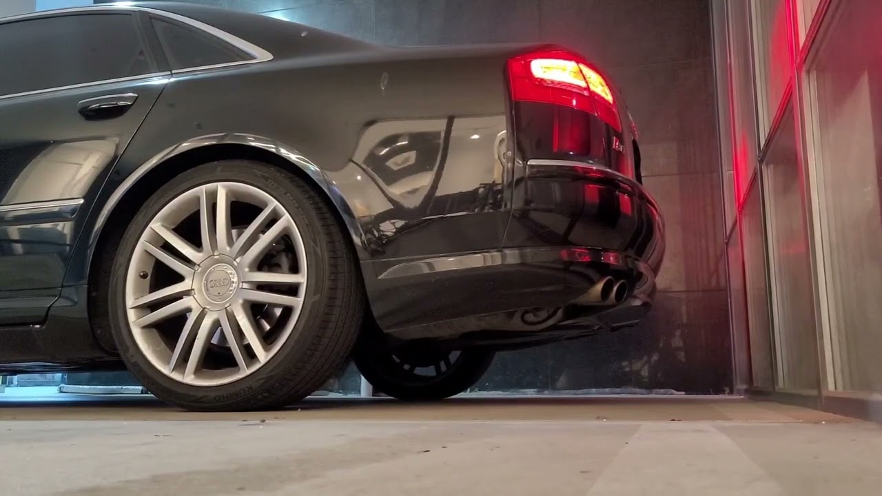 Audi S8 D3 V10 Stock cold start compilation