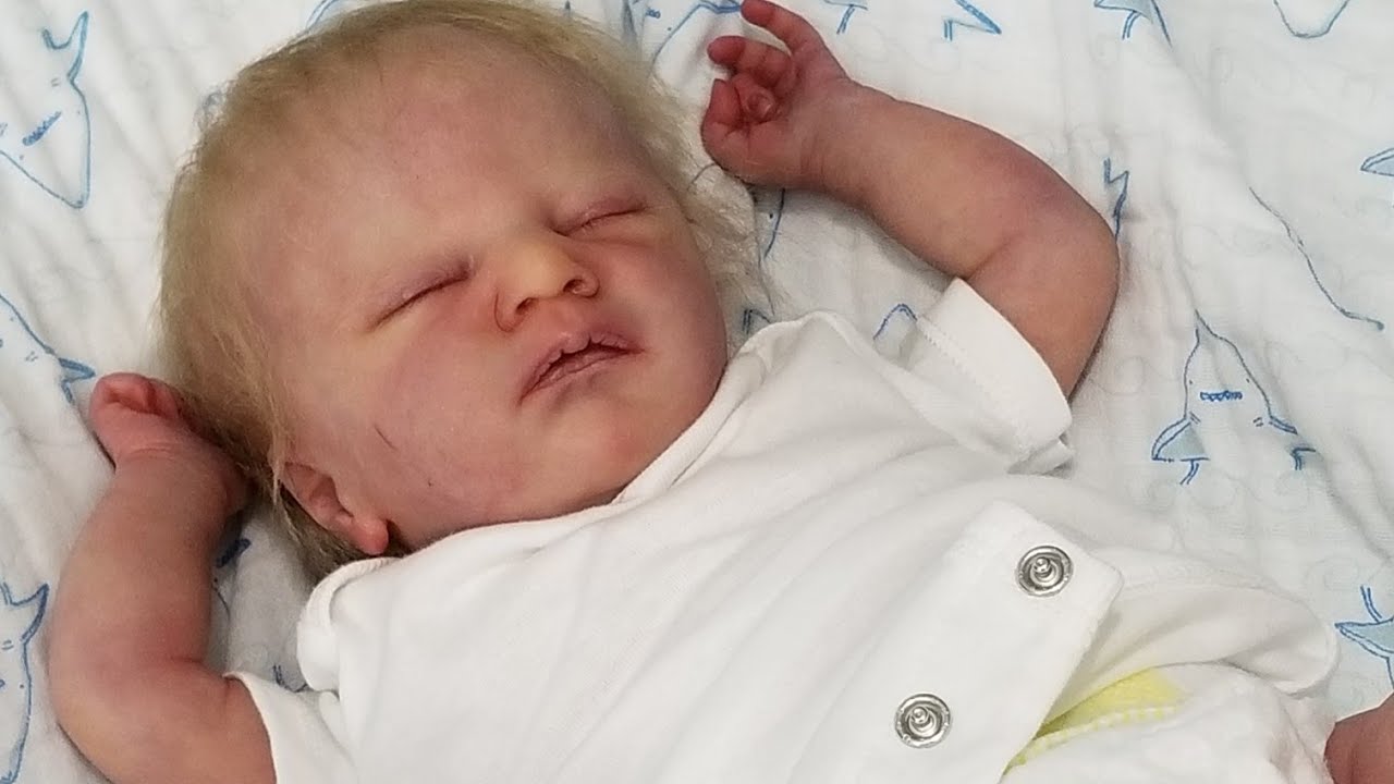 Amayzing details of reborn baby Charlotte by LLE/Paper City Dolls