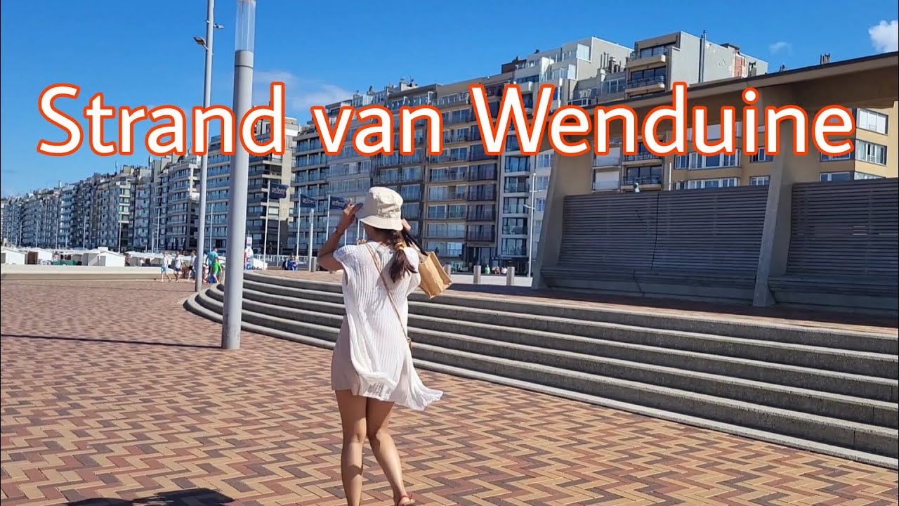 Family time at the beach of 