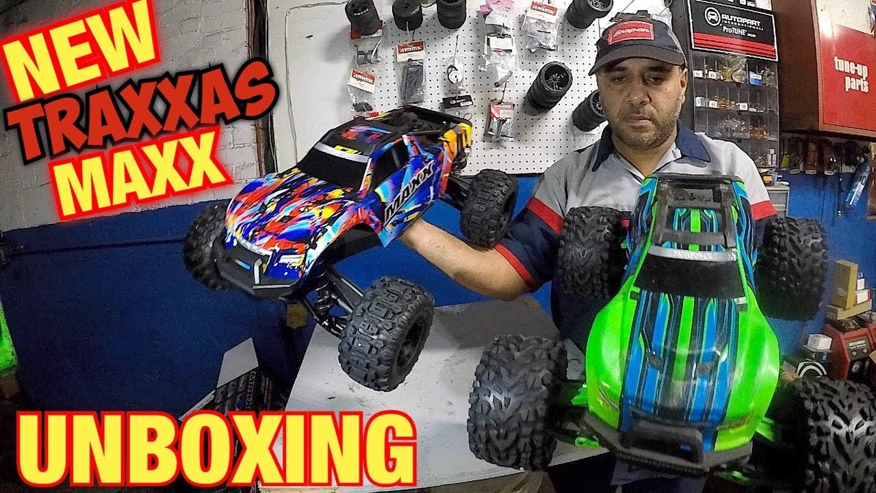 New Traxxas Wide MAXX 4s V2 unboxing and compare with original Traxxas MAXX 4s