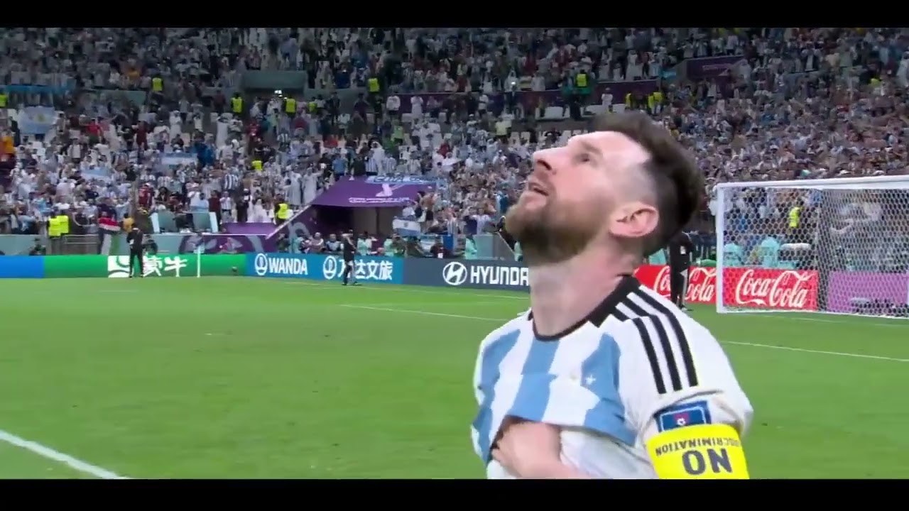 Argentina players singing &ldquo;Muchachos&rdquo; with fans vs Netherlands - FIFA Qatar World Cup 2022