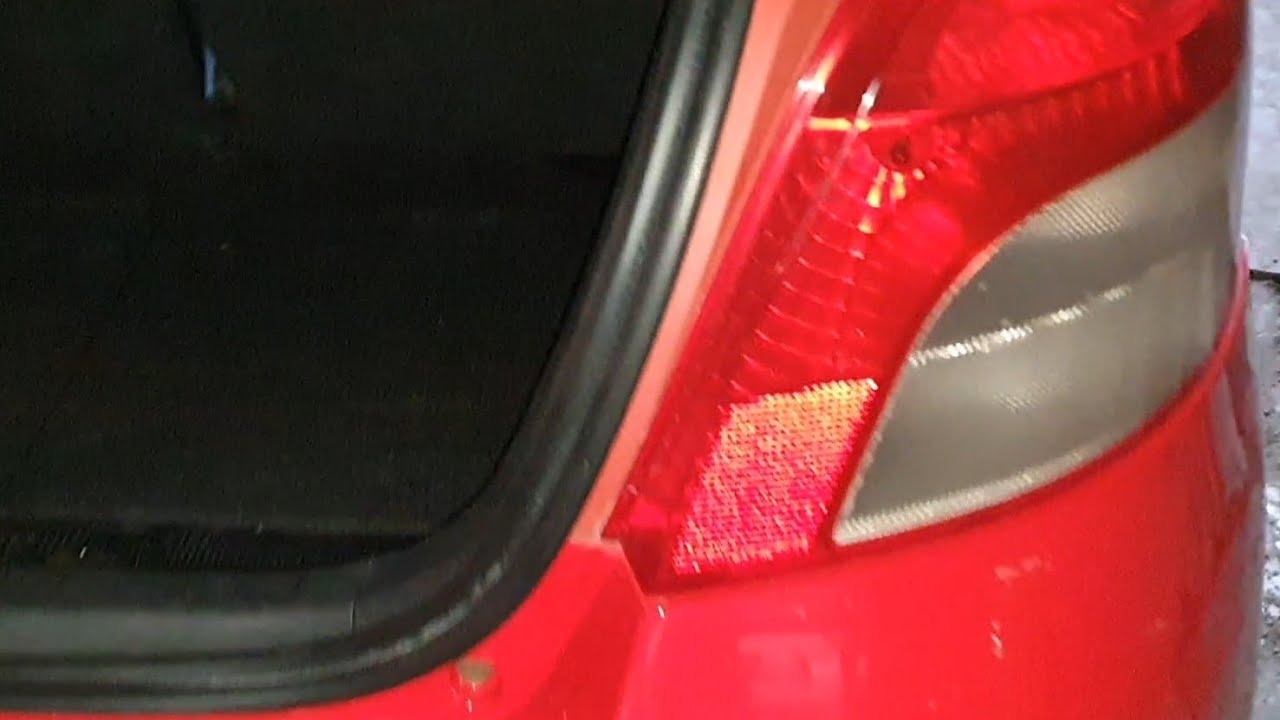 TOYOTA 豐田 YARIS 小鴨 倒車燈 方向燈 後燈 不亮 尾燈 更換 DIY 車尾燈 拆裝 VITZ 可參考Taillight disassembly and bulb replacement