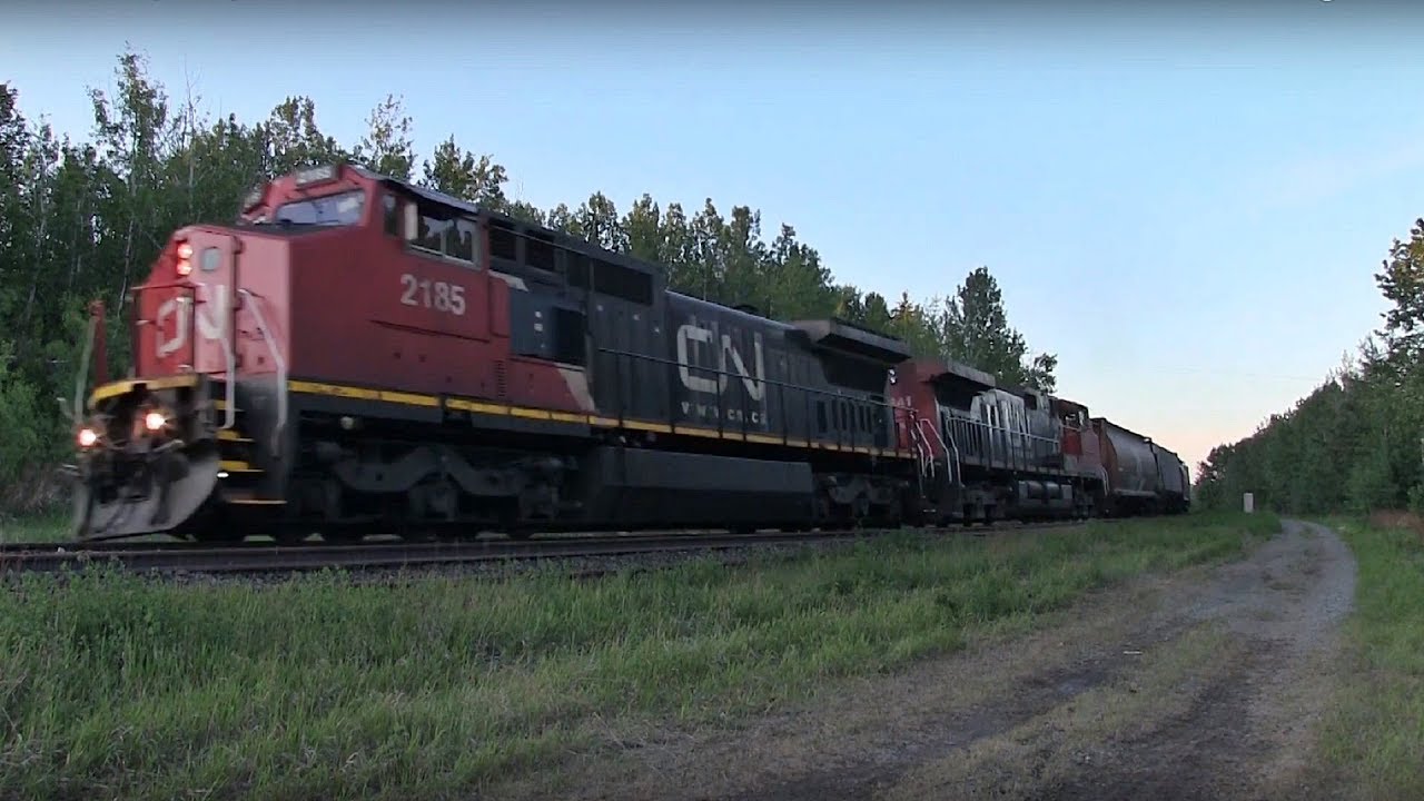 CN Train Spotting HD: CN C40-8W 2185 Pulls G845 At Seba Beach With Incredible K3L Horn!! 6/6 6/1/18