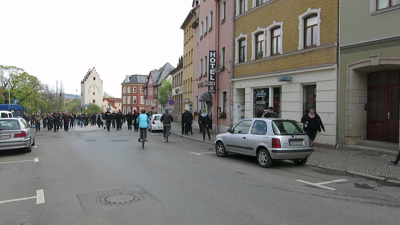1. Mai 2015 - Saalfeld, Neonazi-Aufmarsch, Sequenz vom Beginn des Angriffs in der Saalstraße
