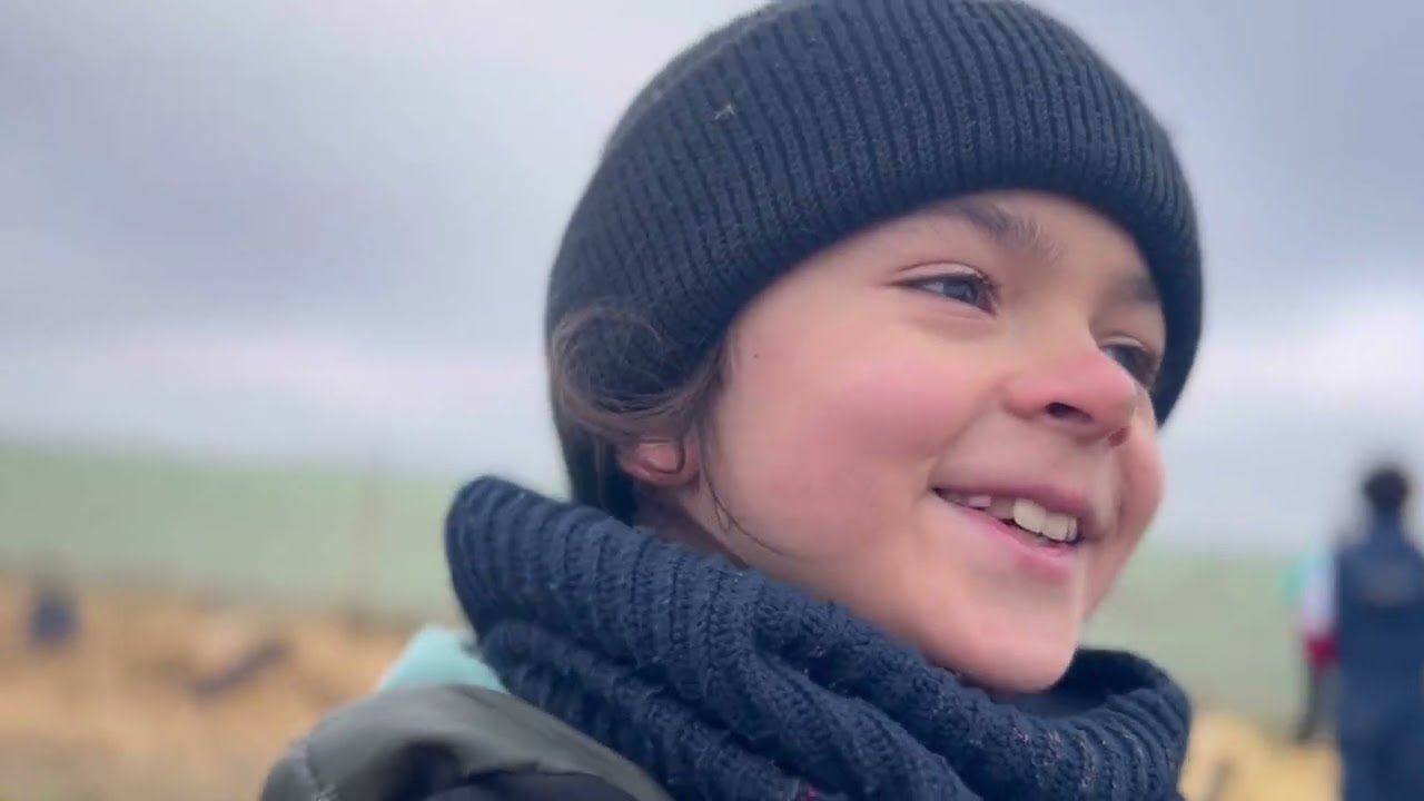 Des Enfants et des Arbres plantation scolaire et solidaire à la Petite Ferme d'Aufferville