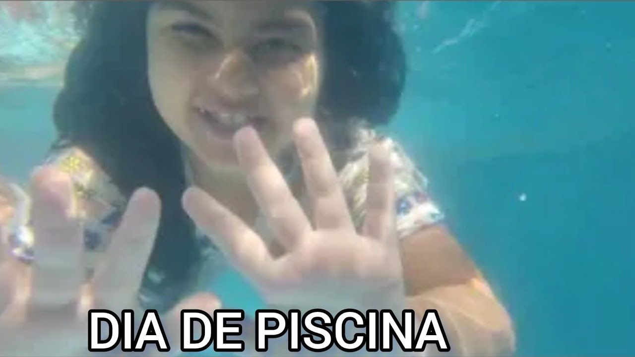 BRINCANDO NA PISCINA