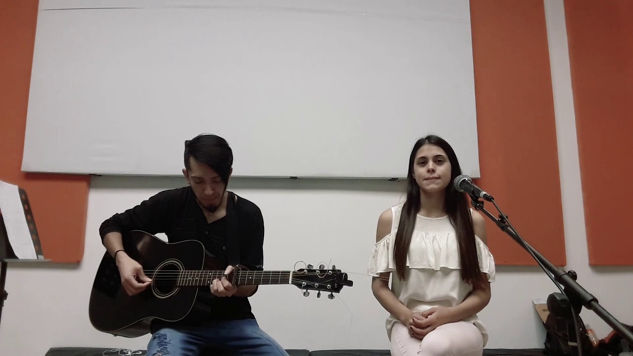 En La Cruz - Hillsong ( Cover Cecy y Ema)