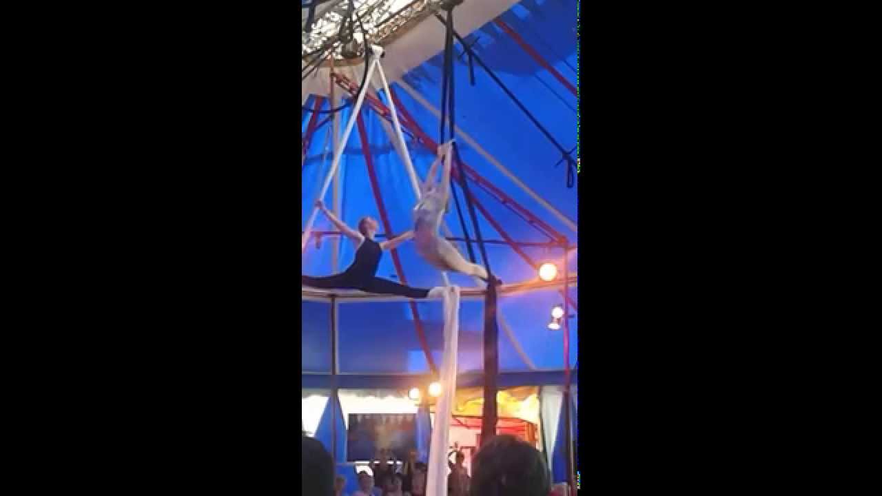 Tissu aérien - spectacle de cirque