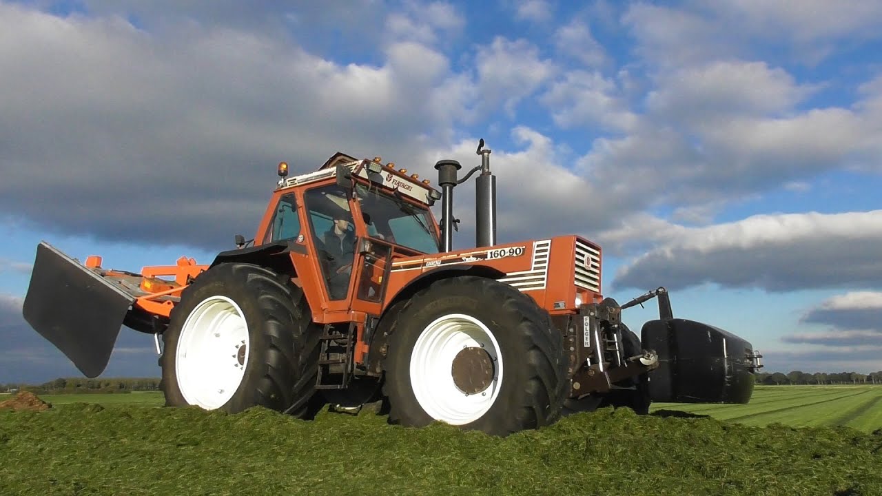 Grass silage with NH & Fiat
