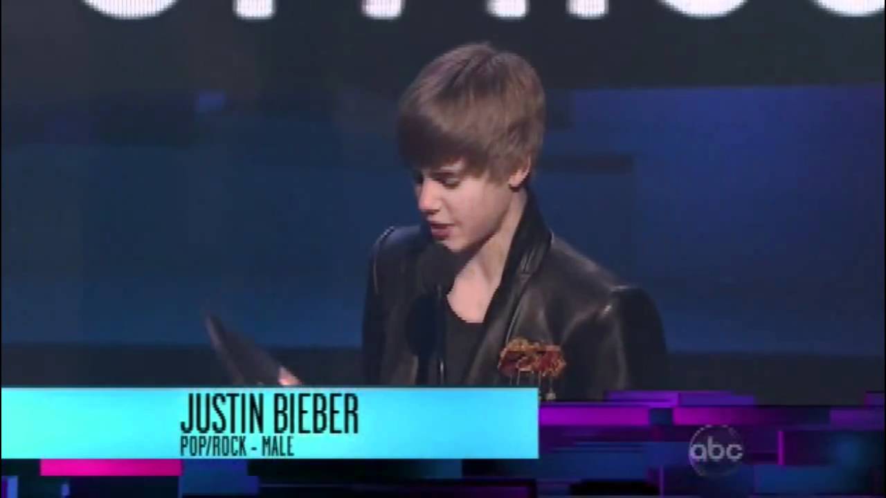 Justin Bieber thanks Michael Jackson at 2010 AMAs Full Video