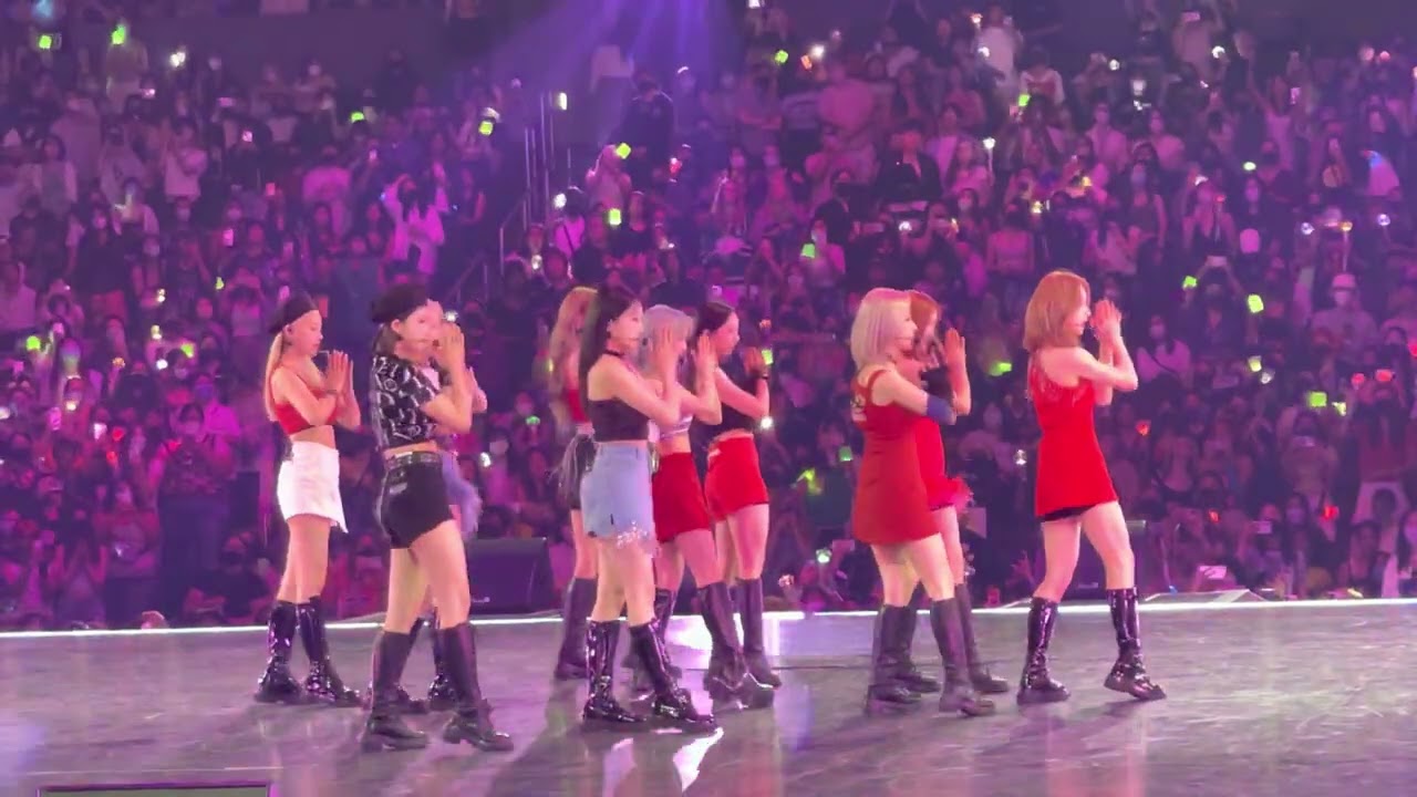 KCON LA D2 LOONA - Intro + Flip That + Star