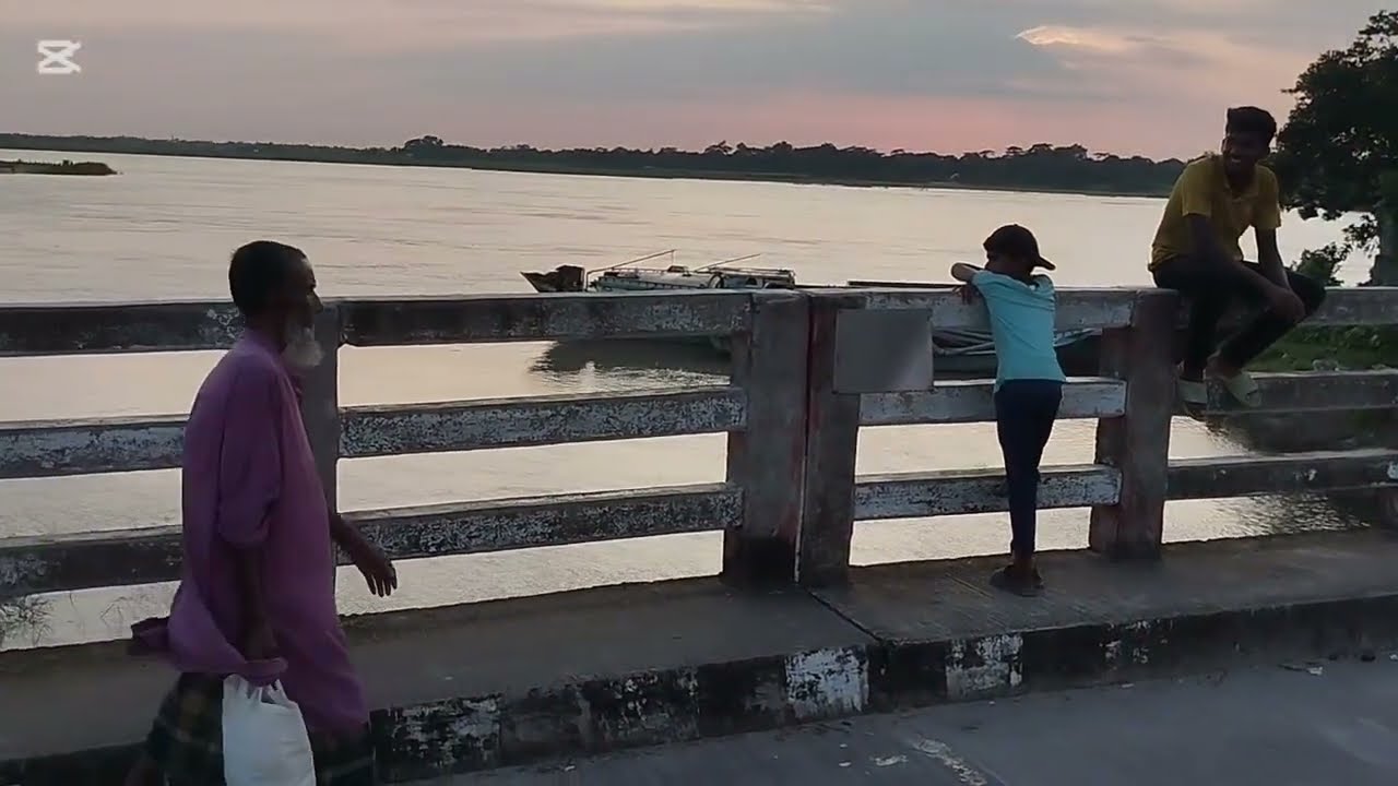 মধুমতি নদীর তীরে ৩টি জেলার সংযোগস্থল। বারাশিয়া নদীর উৎপত্তি। ভাটিয়াপাড়া বাজার, কাশিয়ানি গোপালগঞ্জ 