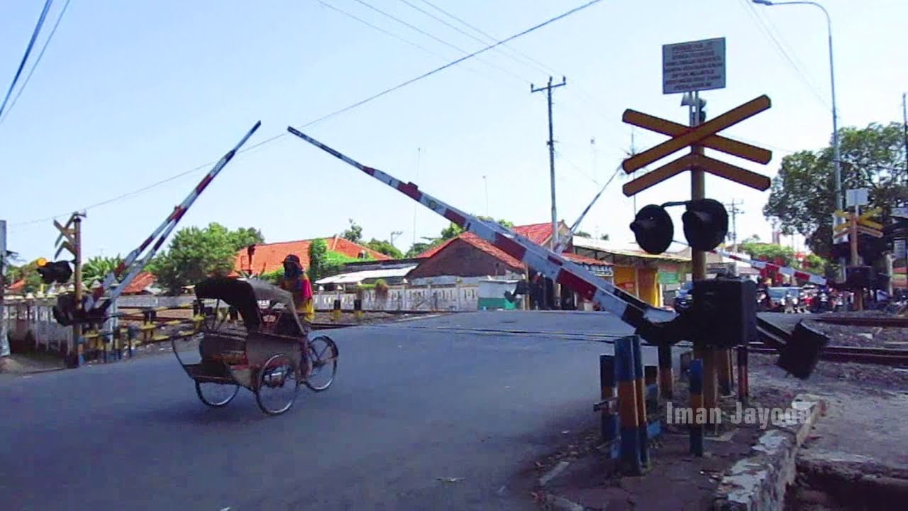 Perlintasan Kereta Api Palang Pintu 4 Jl Dr Wahid Hasyim Pekalongan