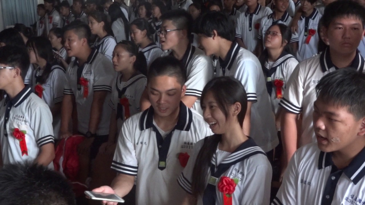 106年6月19日恆春國中第47屆畢業典禮，畢業生朱靜慧唱畢業歌
